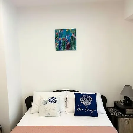 Spacious 3 Bedroom Step To Sea Garden And * Warna