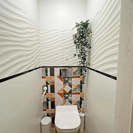 Spacious 3 Bedroom Step To Sea Garden And 公寓 瓦爾納