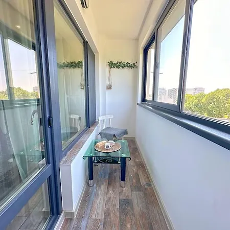 Spacious 3 Bedroom Step To Sea Garden And 瓦爾納