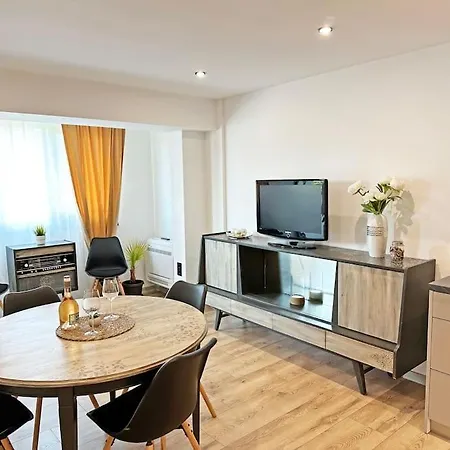 Spacious 3 Bedroom Step To Sea Garden And * 瓦爾納